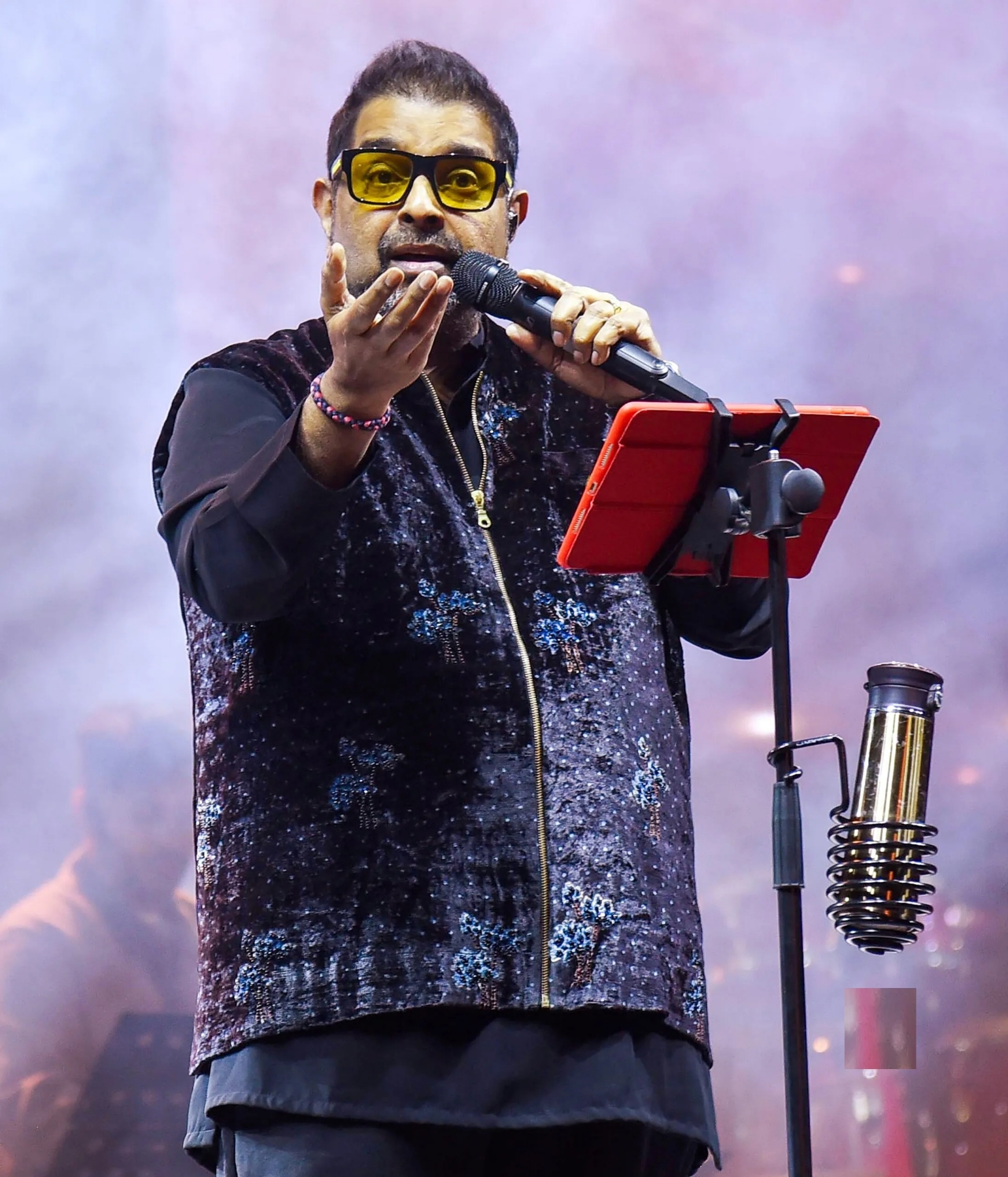 Shankar Mahadevan performing Khasdar Sanskrutik Mahotsav  2025