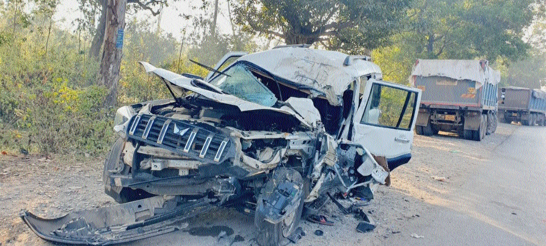 killed, four critical  in Scorpio–truck collision near Masura toll plaza