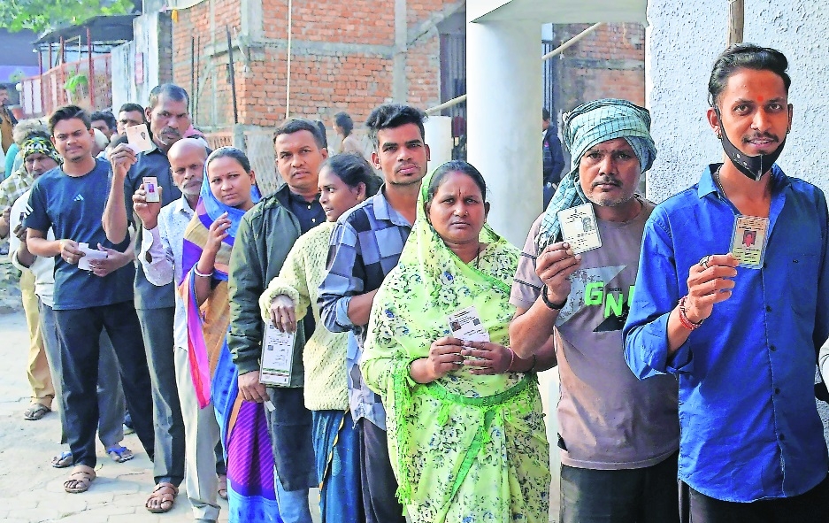 Finally, the State Election Commission declared polling for 246 Municipal Councils and 42 Nagar Panchayats in Maharashtra. It will take place on December 2 and votes will be counted on December 3, State Election Commissioner Dinesh Waghmare said on Tuesday. Nagpur’s 12 Nagar Panchayats and 15 Municipal Councils will go to polls. Filing of nominations will begin on November 10. Addressing a press conference in Mumbai, Waghmare did not declare the election schedule for 29 Municipal Corporations, 32 Zilla Pari