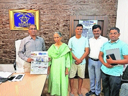 The victim at Cyber Police Station with PI Baliram 