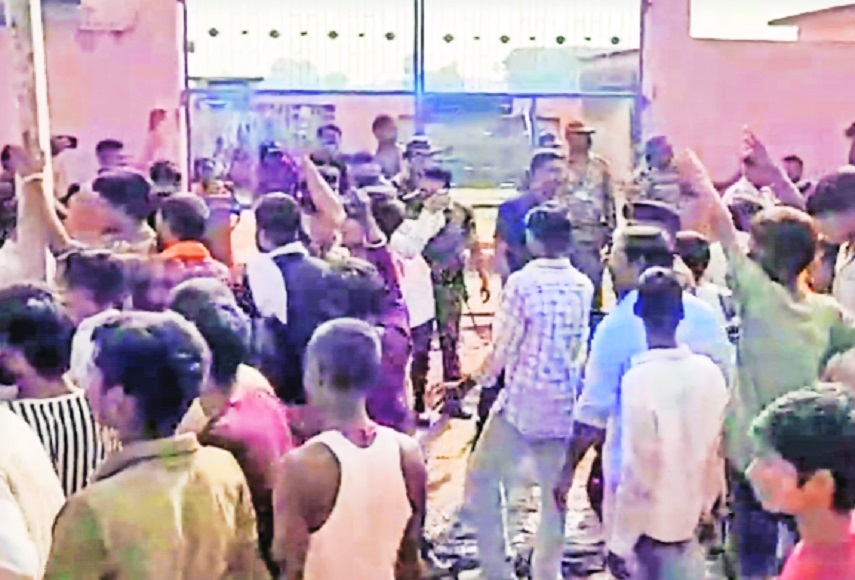 People raise slogans after Deputy CM Vijay Kumar Sinha alleged an attack 