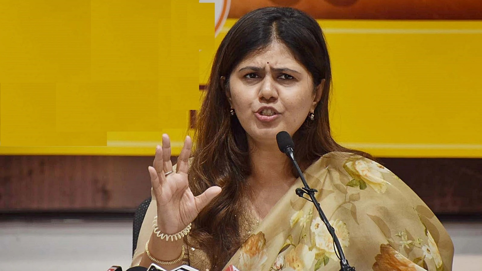 Minister Munde orders inquiry into faulty STPs in Naag river basin