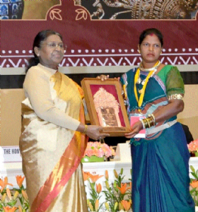 State’s Hirabai Baghel gets Handicrafts Awardfrom President Murmu