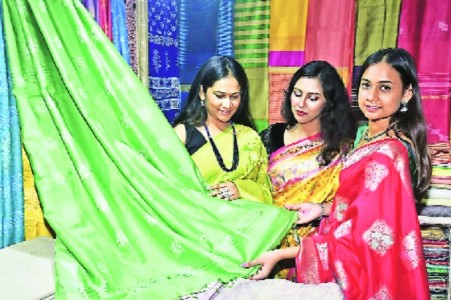 Cotton & Silk Exhibition opens at Chitnavis Centre