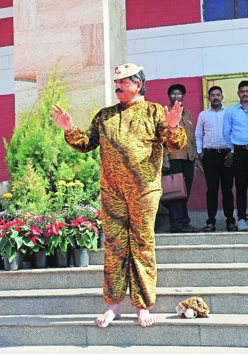 Leopard enters Well of House 