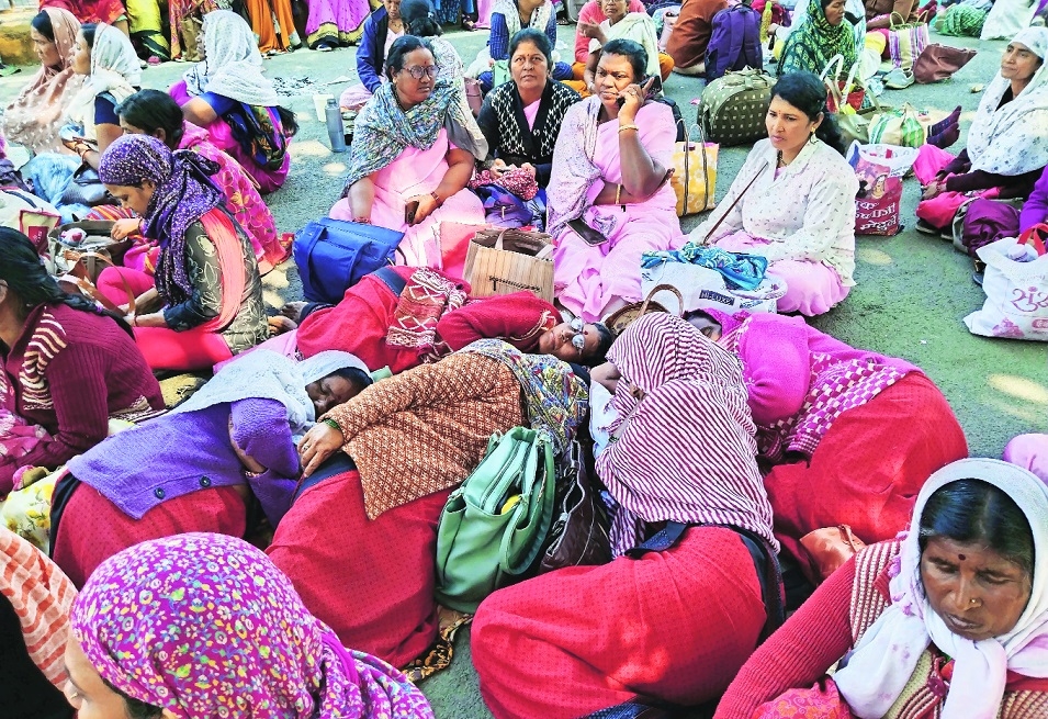 The protesters after sleeping the whole night 