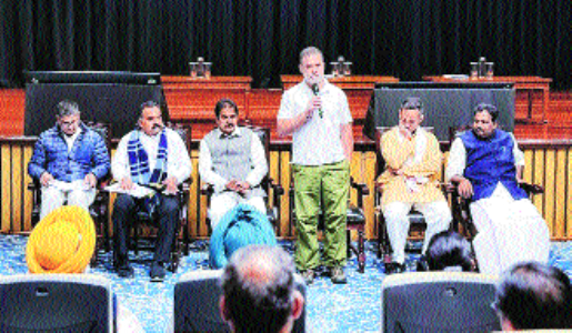 Govt ‘under pressure’ on Vande Mataram, election reforms issues: Rahul to LS MPs