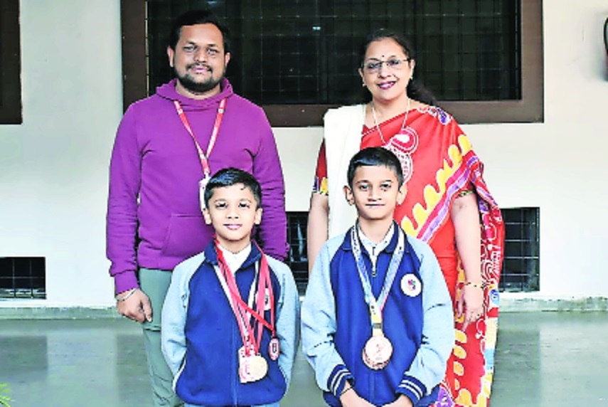 Aansh Aariv win skating medals