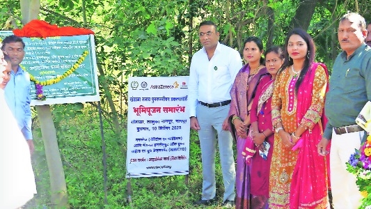Dignitaries present at the bhoomipujan of the lake rejuvenation project