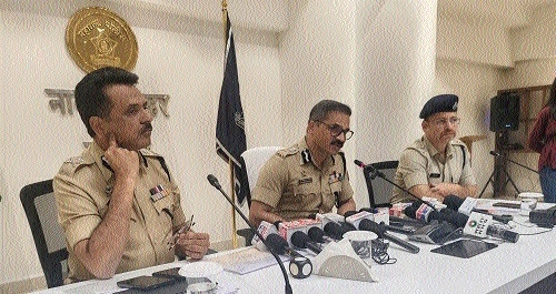 CP Dr Ravinder Kumar Singal adressing a press conference Joint CP Navinchandra Reddy