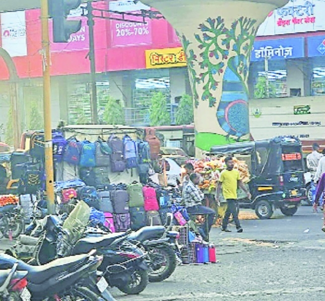 Vendors spill out on the road at Variety Square creating a blind spot