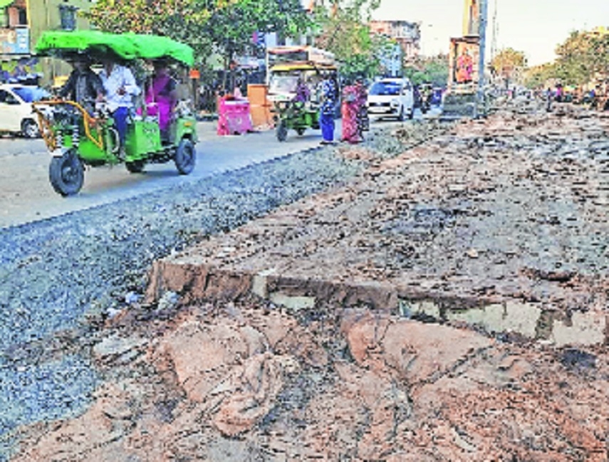 Traffic congestion is one of the biggest problems    making commuting hard for citizens 