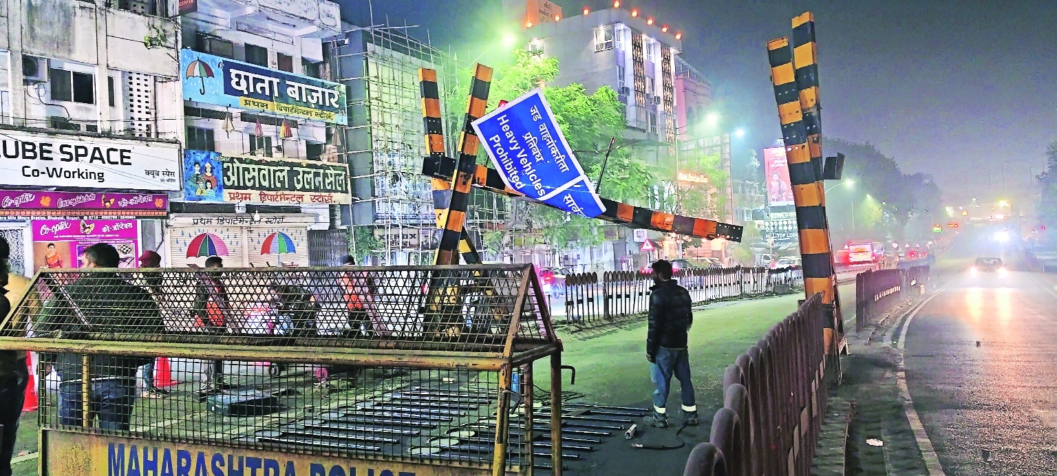 Sitabuldi flyover after a speeding truck hit it last night