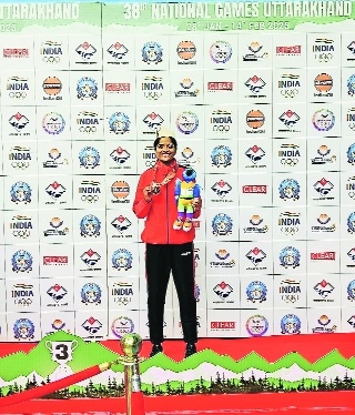 Drivers daughter Shruti wins fencing bronze