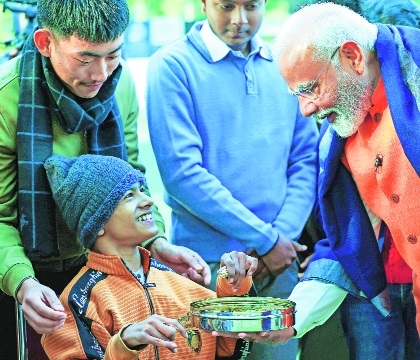 modi with child