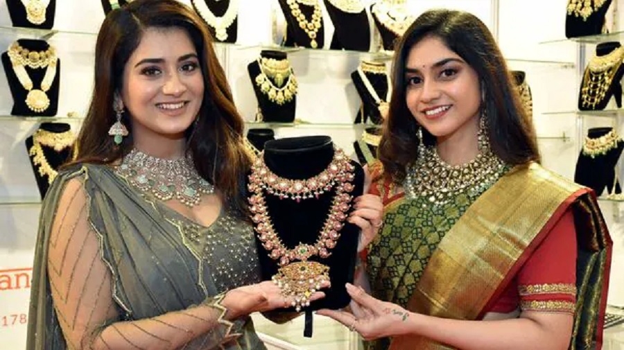 Gold up 11 pc in 2025