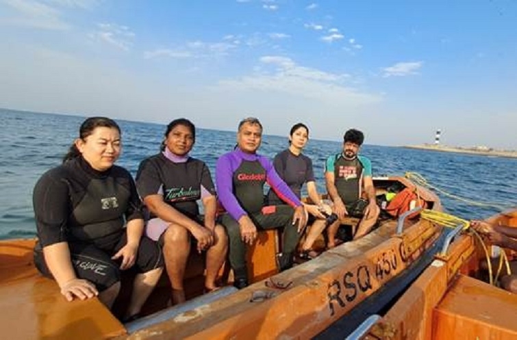 Archaeologists team begins underwater explorations off Dwarka coast