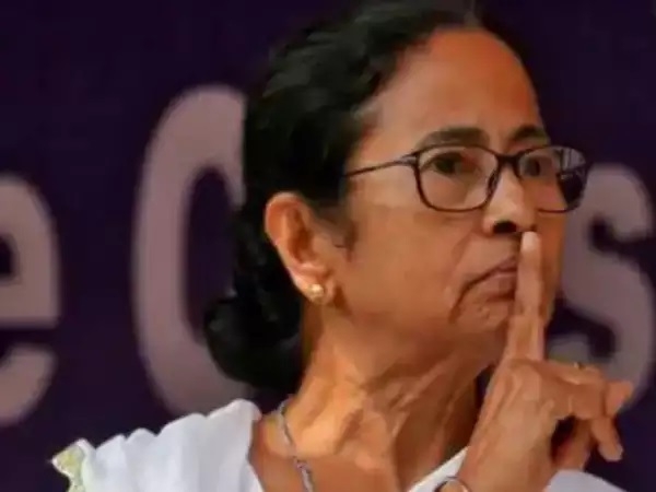 Political leaders slam Mamata Banerjee