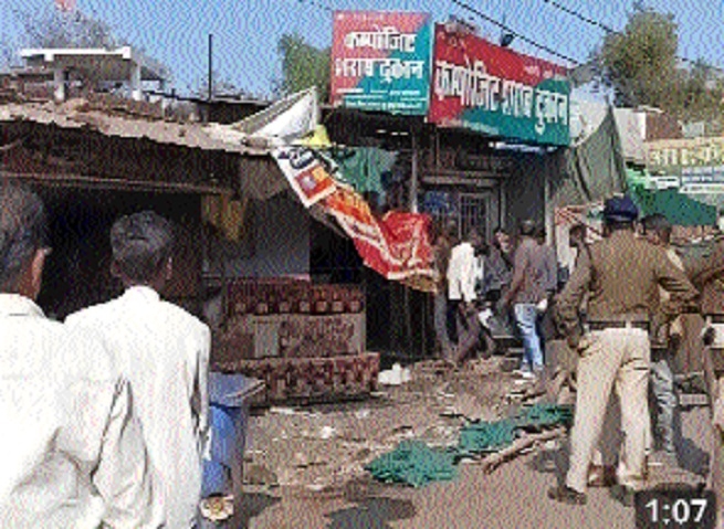 Anti-encroachment squad of JMC removing illegal temporary 