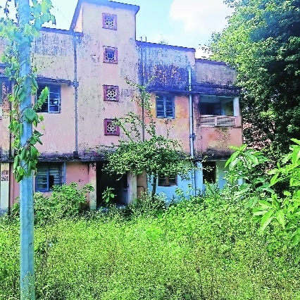 Central Govt quarters should be renovated alloted to needy employees