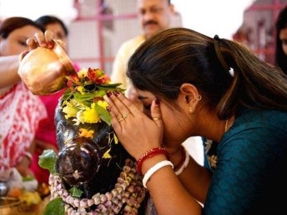 Devotees flock temples across India for Mahashivratri