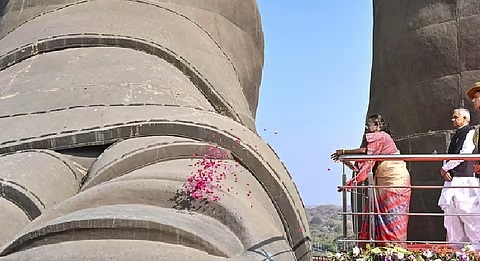 President Murmu visits Statue of