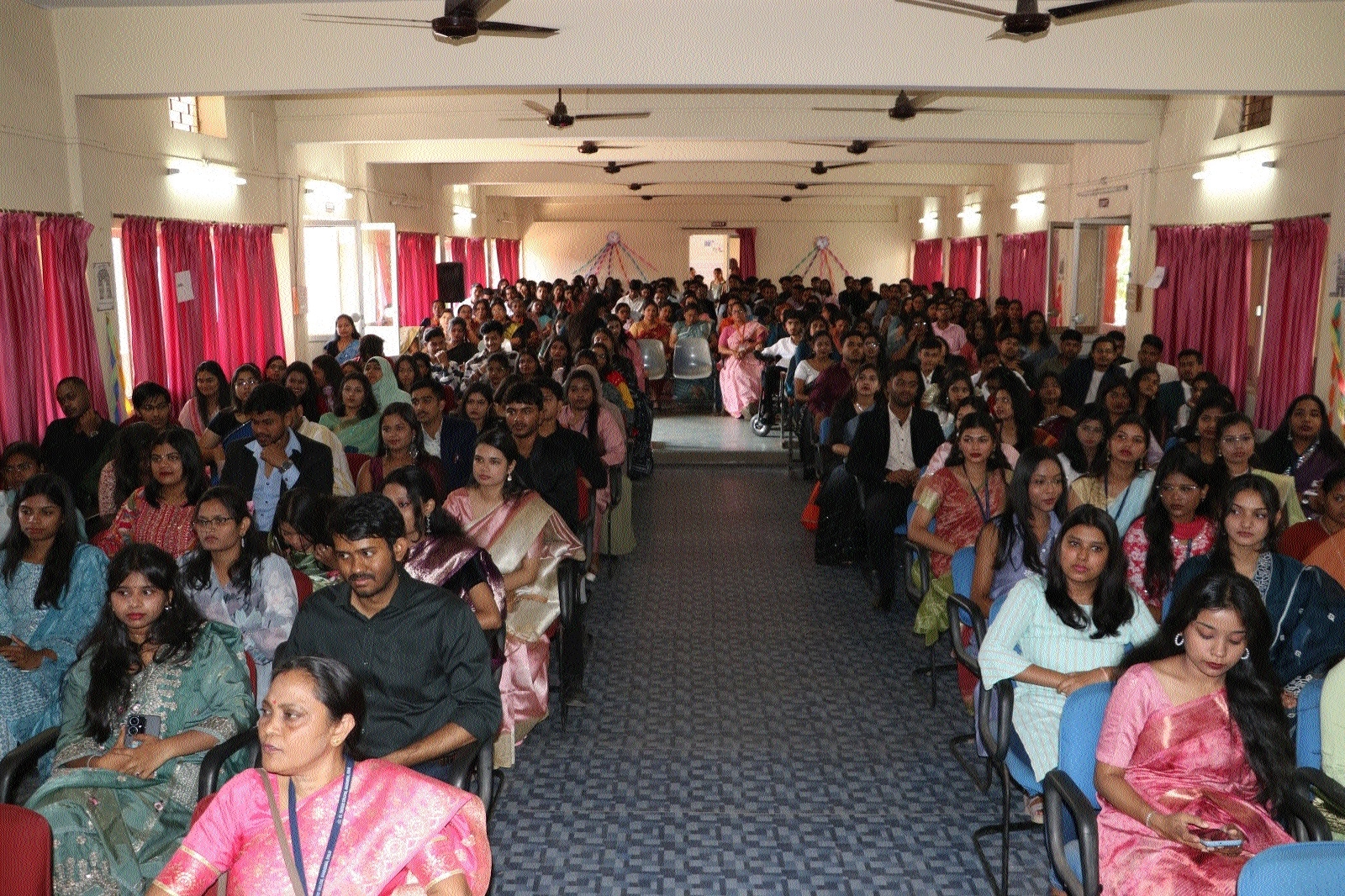 students of St Thomas College bhilai