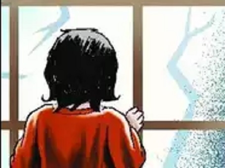 Delhi girl runs away with neighbour