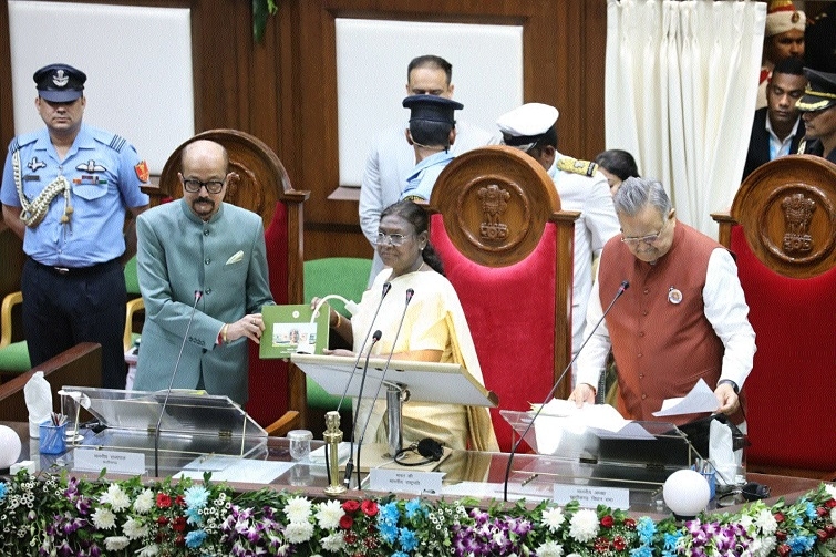 Chhattisgarh Governor Ramen Deka with muru
