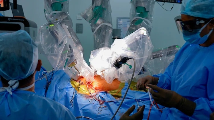 robotic system performs cardiac telesurgery