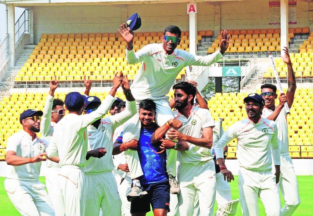 Vidarbha players carry Akshay Wakhare