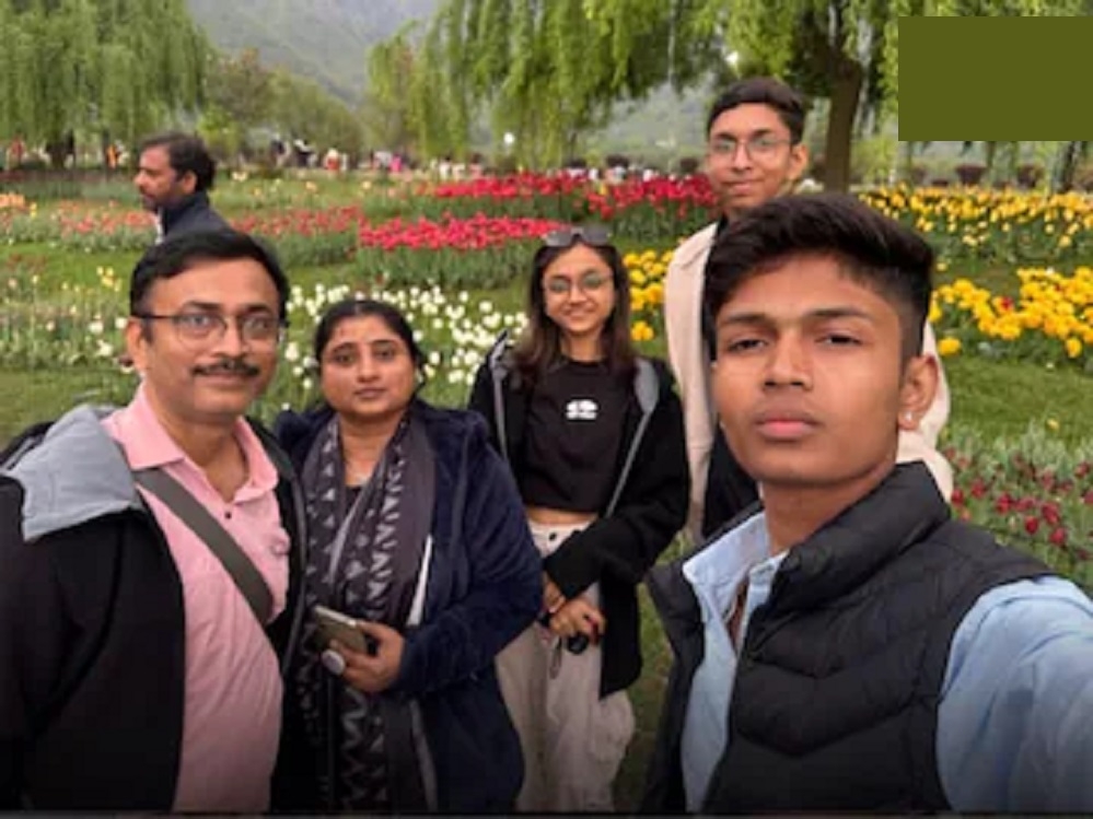 10-min delay saves the day for Buldhanas Jain family