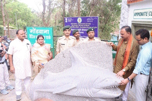 Minister Shyam Bihari Jaiswal inaugurating marine fossil park