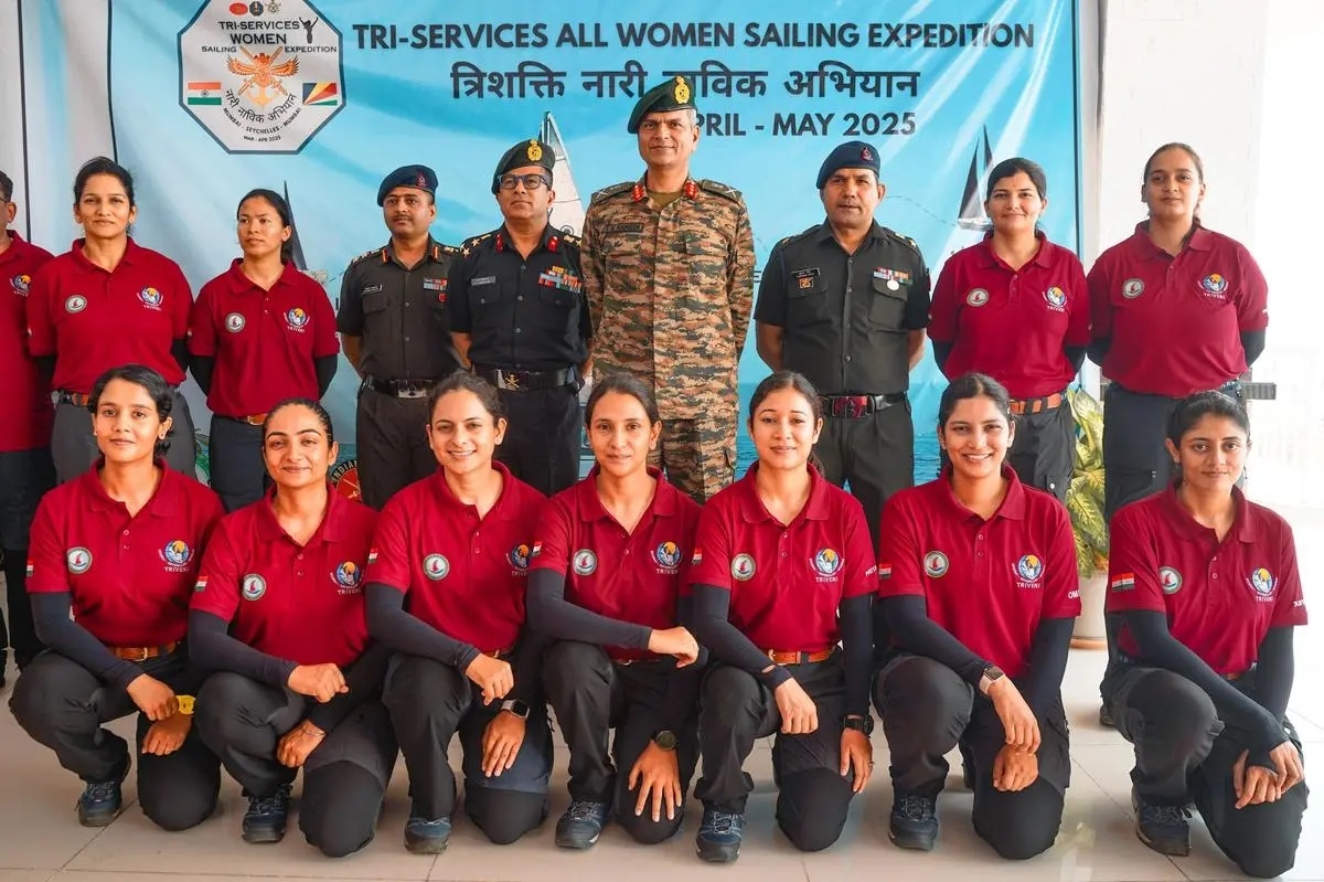Lt General A K Ramesh with all-women crew 