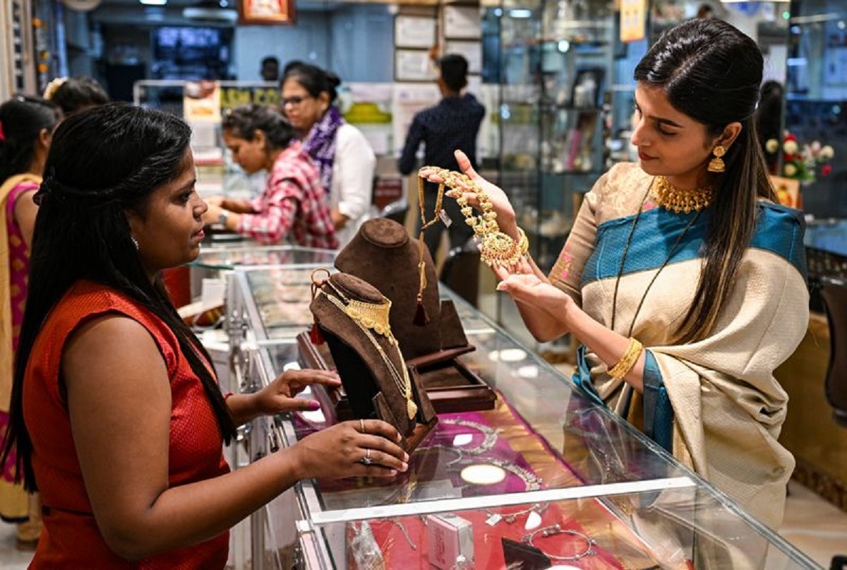 GOLD sales touch Rs 150 cr  mark in city on Akshaya Tritiya