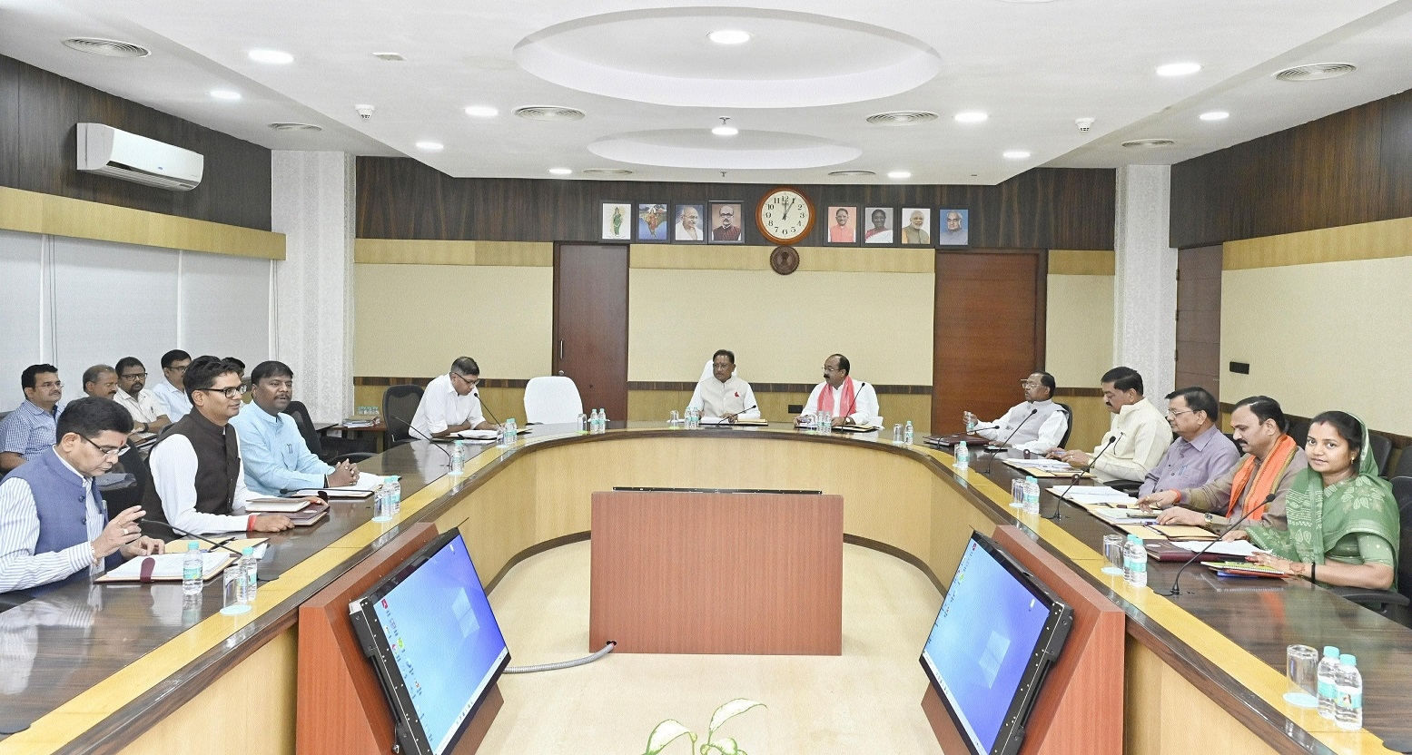 Chief Minister Vishnu Deo Sai chairing the cabinet meeting