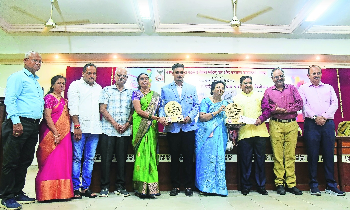 Garud Thakre honoured with Bhau Kane award