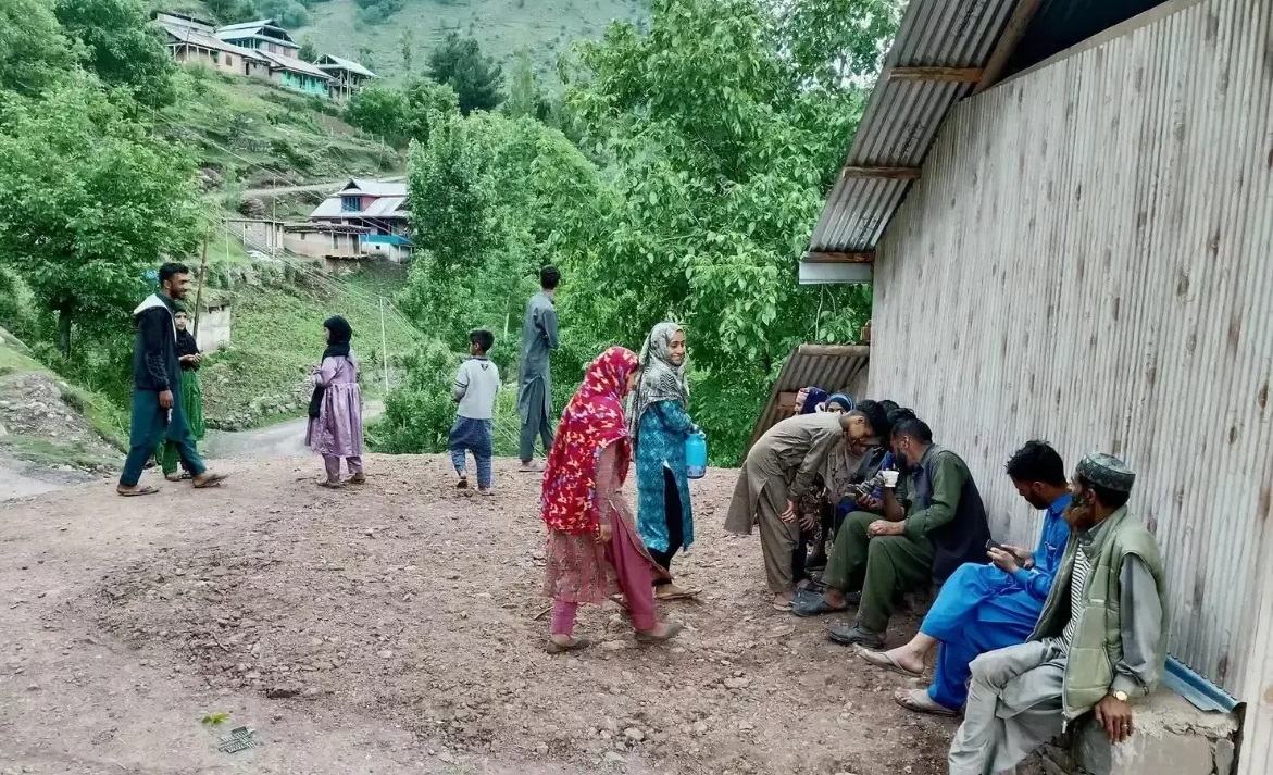 Army helps Poonch residents hit by Pak shellingds