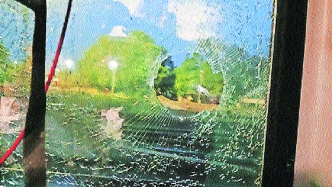 Stones pelted at Ahmedabad-Howrah Express near Kamptee 