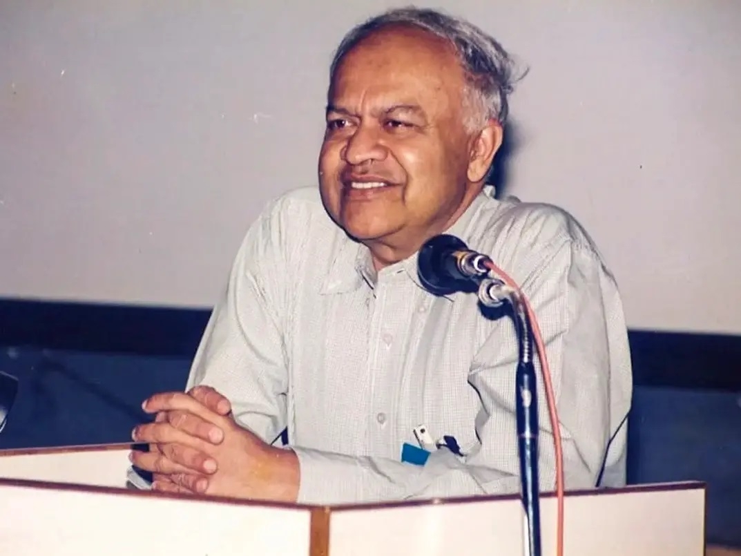  Dr Jayant Narlikar 