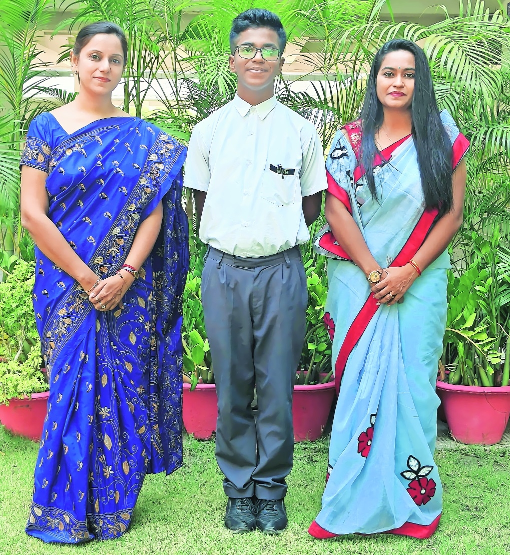 Principal Sarbani Bose with Saanidhya Borkar and the proud 
