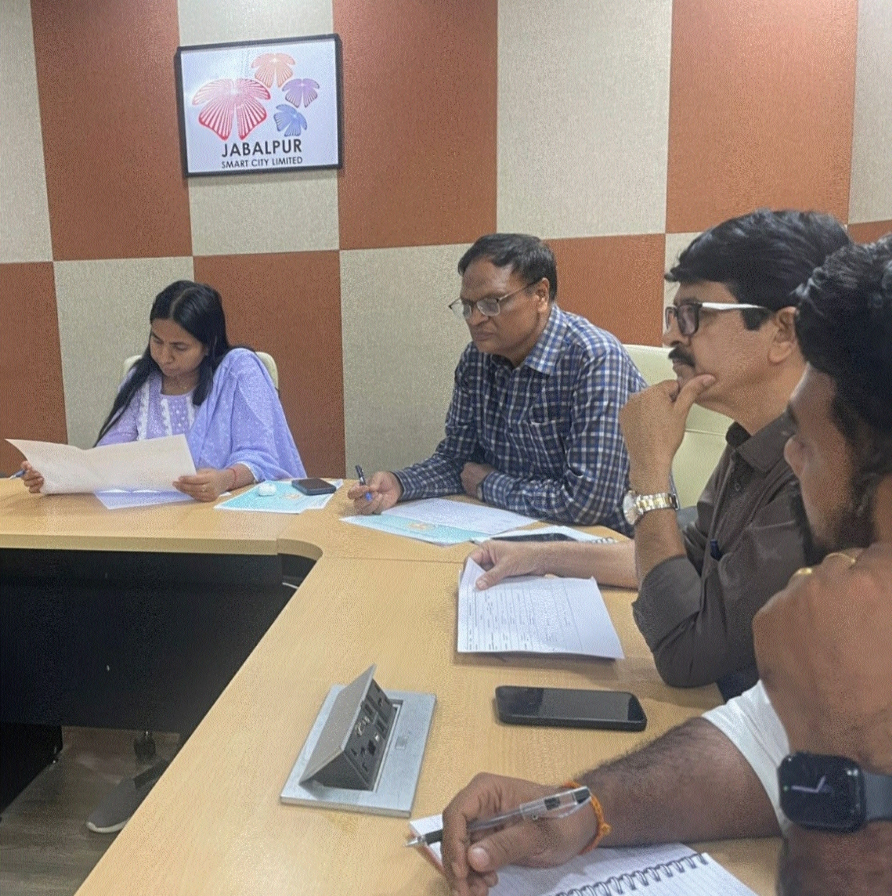 Municipal Commissioner Preeti Yadav reviewing the progress of ongoing sewer line