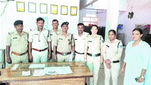 Three notorious thieves arrested for stealing jewellery