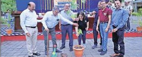 DMIHER DU celebrates