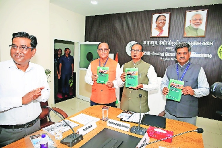 Shivraj Singh Chouhan releasing Citrus Processing