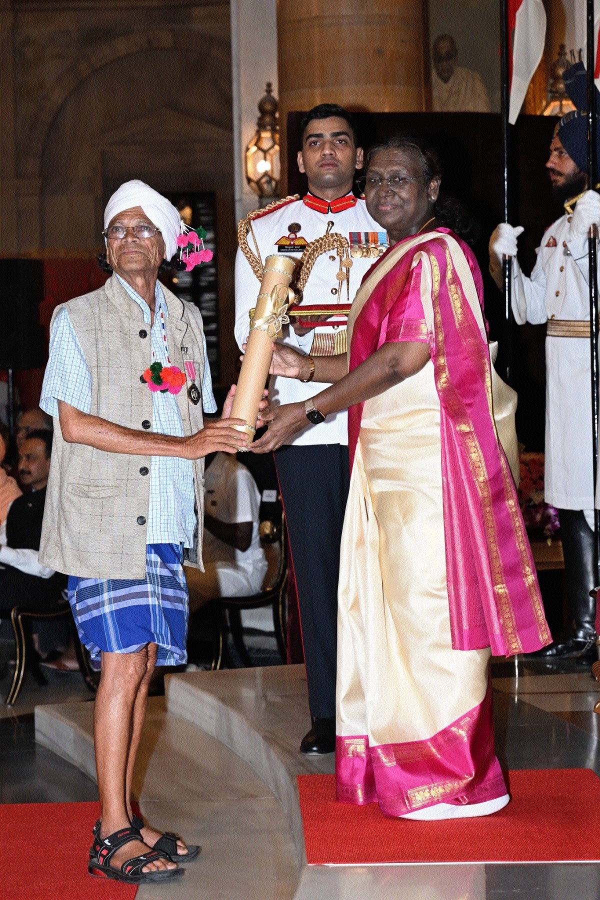 Padma Shri to tribal craftsman Mandavi