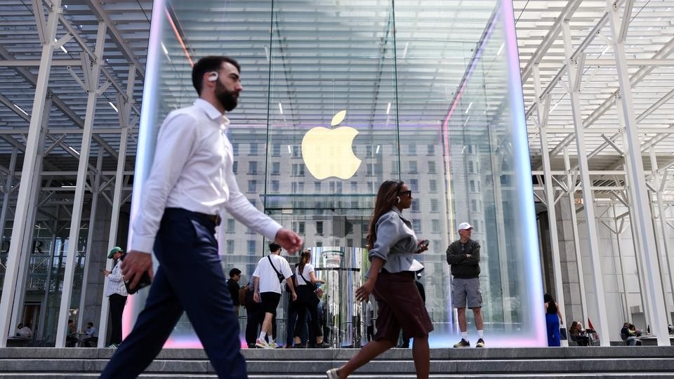 Majority of iPhones sold in US will