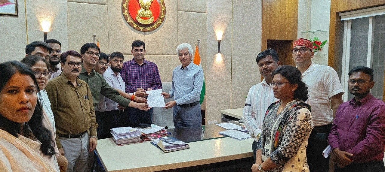 Members of Madhya Pradesh Revenue Officers Association 