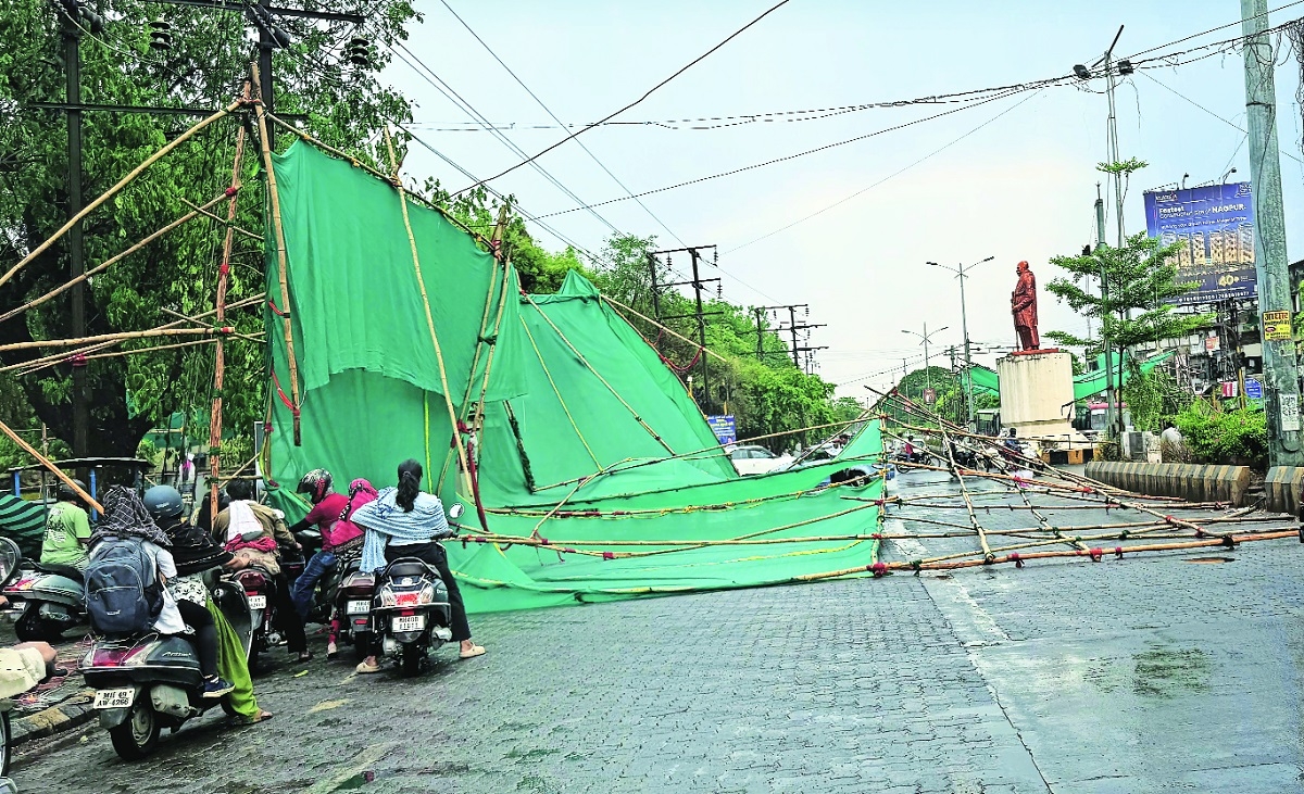 green net at Tukdoji Square came crashing down