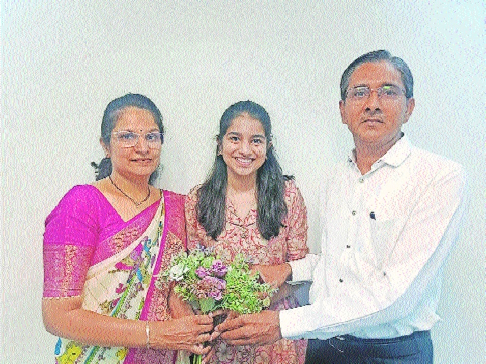 Mitali Kabra with her parents